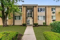 Building Photo - *Beautiful Apartment in Park Like Setting* Updated Shaker Cabinets and Appliances HEAT included