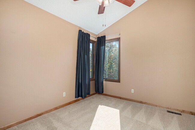 Building Photo - Highlands Ranch 3 Bedroom 2.5 Bath 2 Car G...