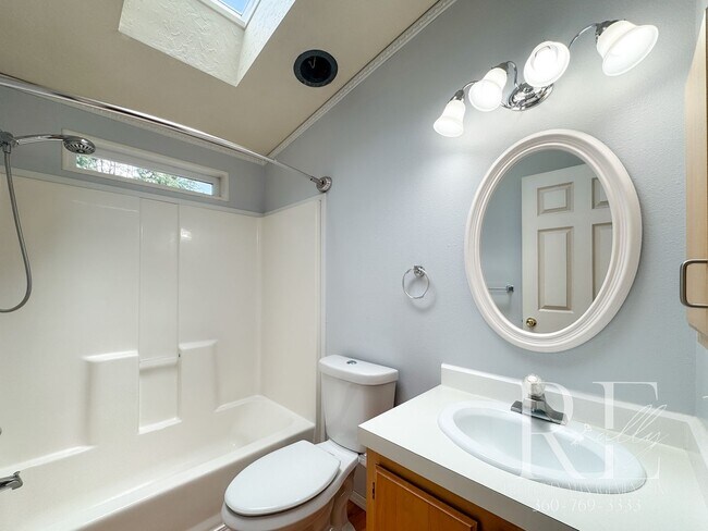 Building Photo - Your Private Getaway In Bremerton