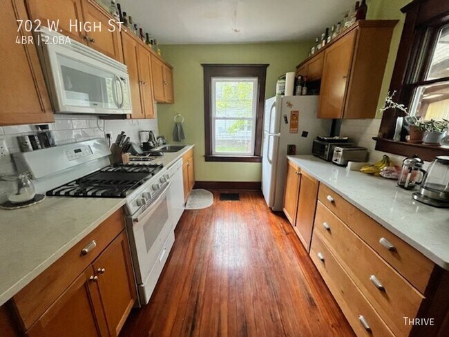 Building Photo - 702 W High St