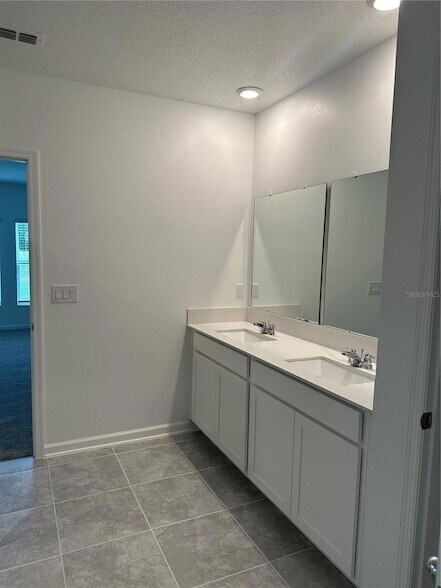 Building Photo - 355 Loch Ct