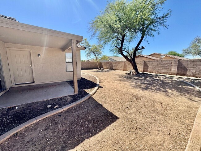 Building Photo - 2106 W Alta Vista Rd