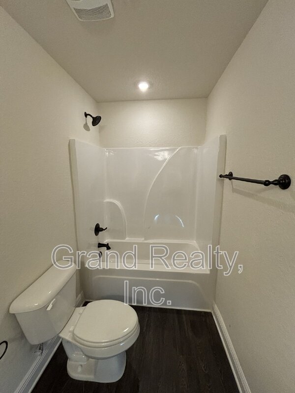 Building Photo - 4415 Village Oak Ln