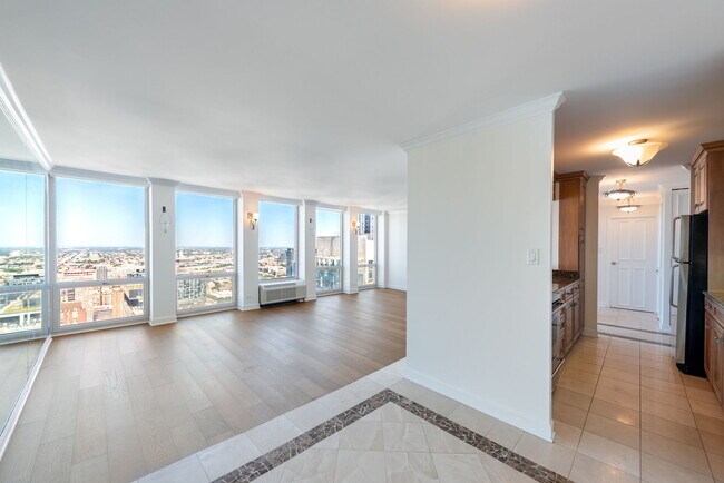Building Photo - 111 E Chestnut St