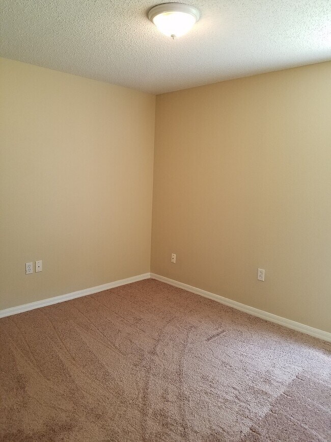 Building Photo - 3-Bedroom, 2-Bathroom Home in Kissimmee **...