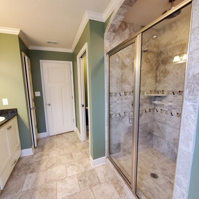 Building Photo - 518 Barnside Ln