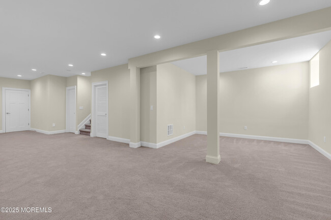 Building Photo - 10 McCormick Ave N