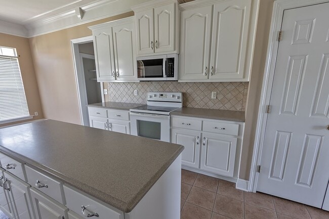 Building Photo - Home for rent in Deatsville