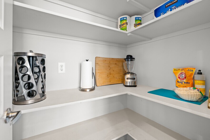 Building Photo - 4127 W Bavaria St