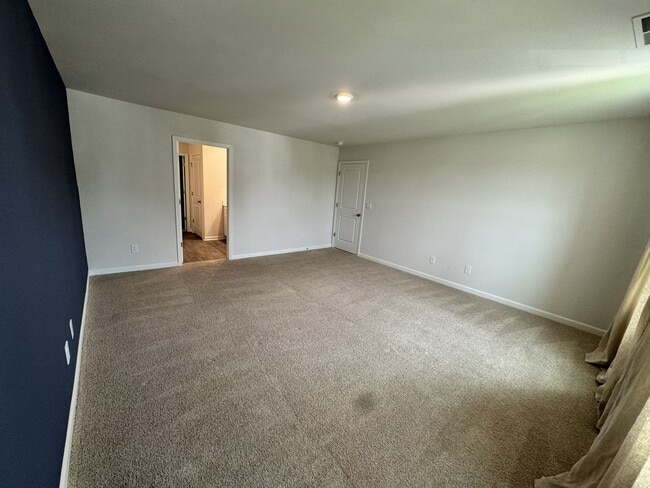 Building Photo - ***** $200 OFF FIRST MONTH RENT *****