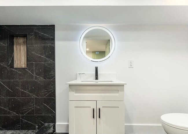 Building Photo - 9026 W Avalon Dr