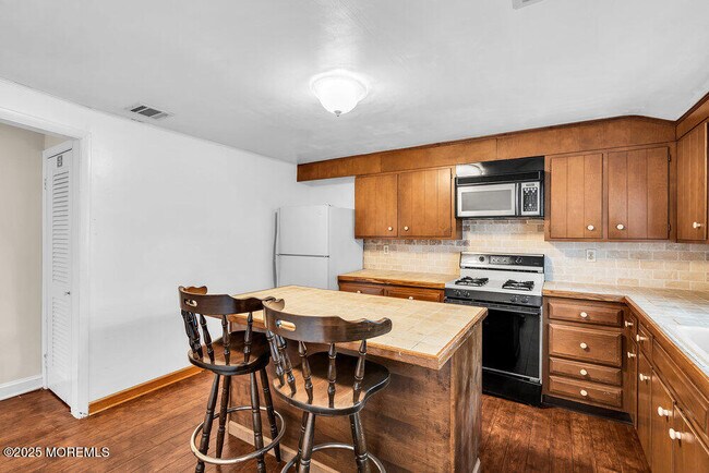 Building Photo - 918 Charles Dr