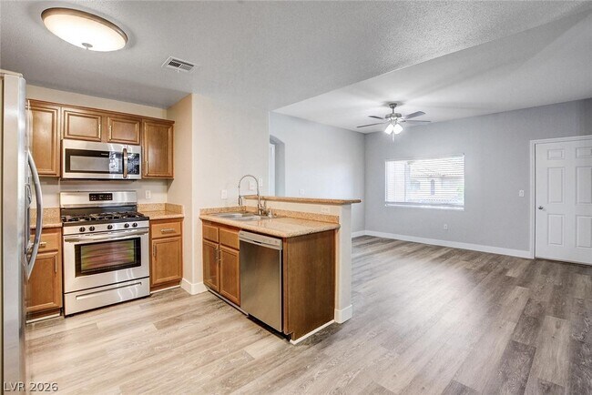 Building Photo - 7701 W Robindale Rd