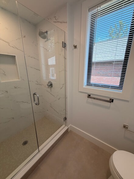 Building Photo - 27 Greycliff Rd