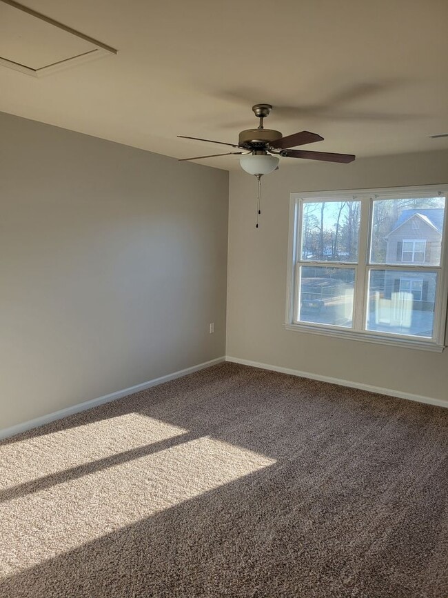 Building Photo - 247 Boyington Pl Rd