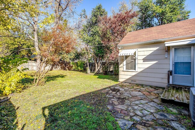 Building Photo - Arlington Heights Bungalow