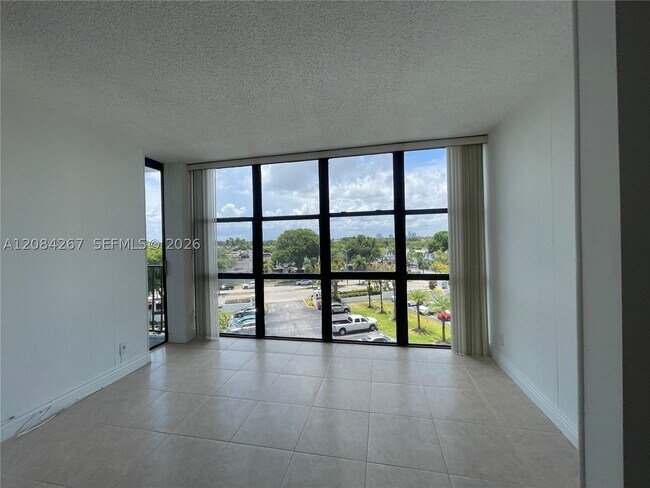 Building Photo - 1000 Parkview Dr