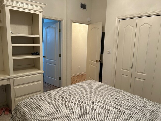 Building Photo - 415 Sun Dial Cir