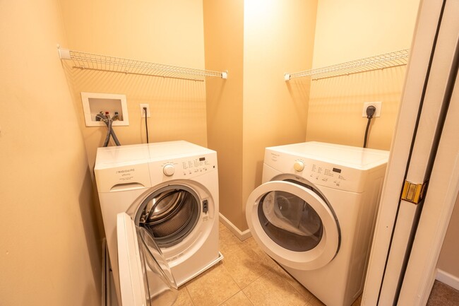 Building Photo - Modern 2 Bedroom Condo with Ensuite Baths ...