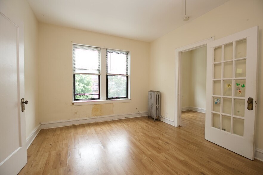 Building Photo - 4854 N Damen Ave