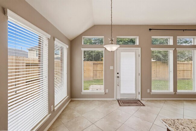 Building Photo - 2935 Fair Chase Dr