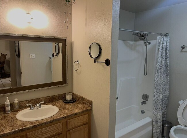 Building Photo - 12605 Copperwood Dr NE