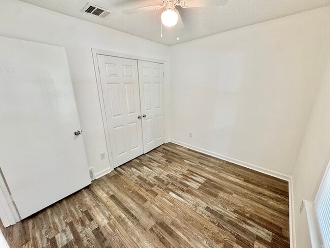 Building Photo - 3804 Walsingham Dr