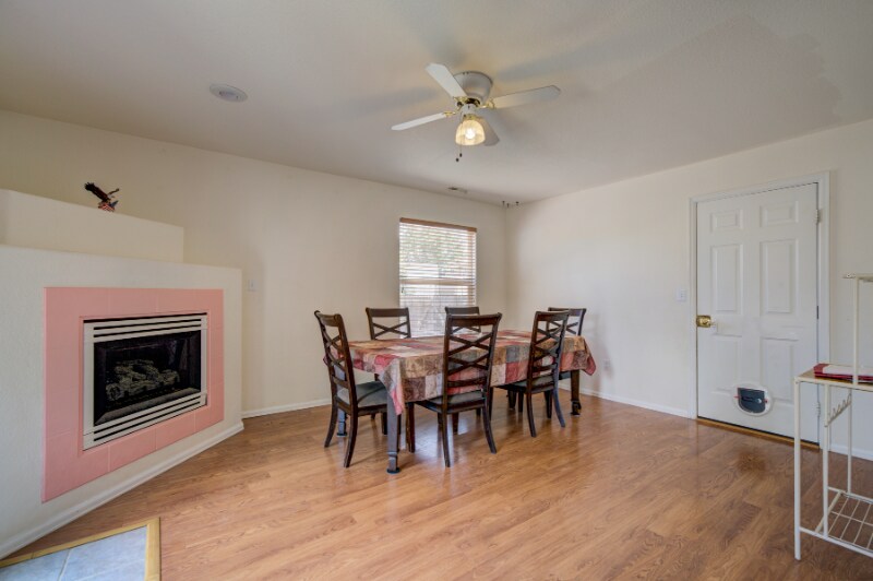 Building Photo - 523 W Hook Dr