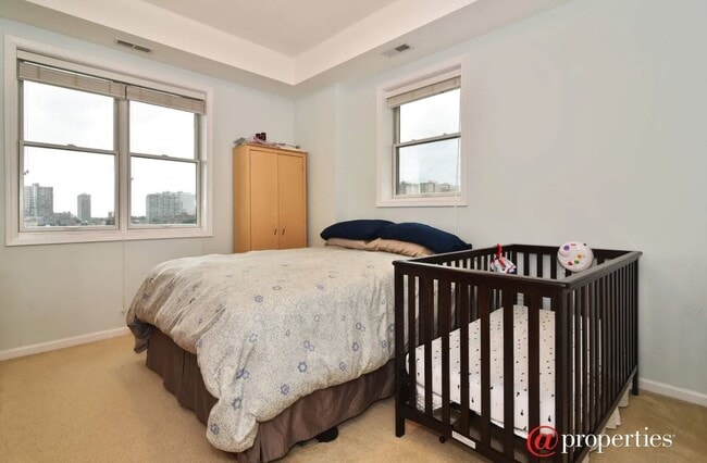 Building Photo - 828 W Grace St