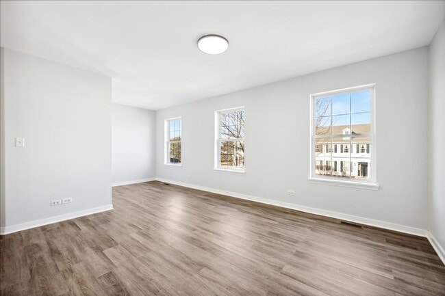 Building Photo - Two Story Townhome with Two Master Suites