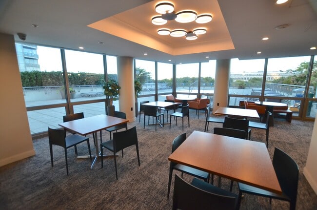 Building Photo - 1235 S Prairie Ave