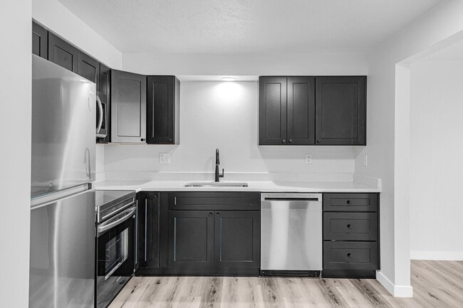 Building Photo - Newly Remodeled Mission Park Apartment!