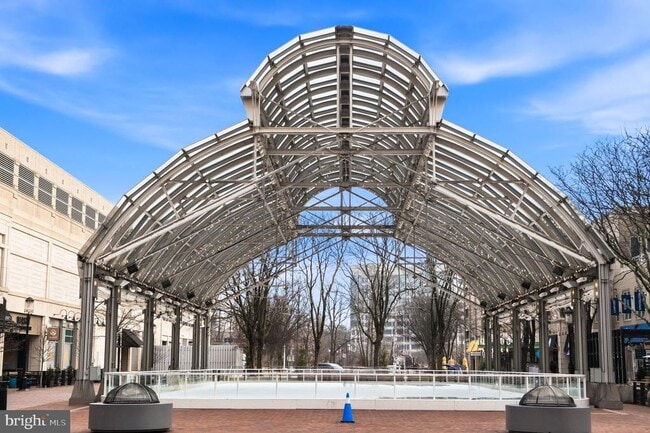 Building Photo - 2558 Banshire Dr