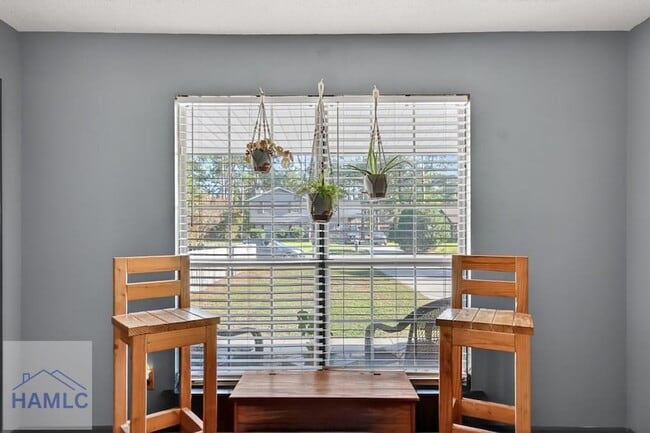 Building Photo - 606 Windhaven Dr