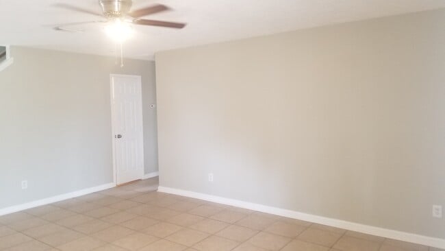 fresh coat of paint throughout the home - 16778 N Bob White Dr