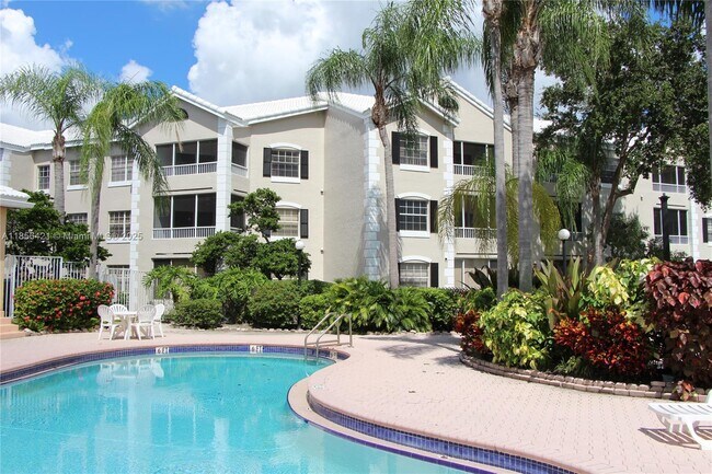 Building Photo - 2850 N Oakland Forest Dr