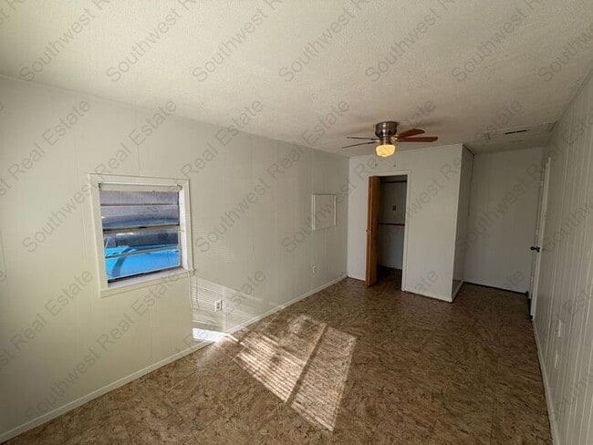 Building Photo - Spacious 3-bedroom 1 bath home