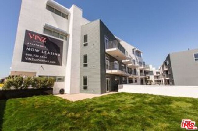 Building Photo - 950 S Fairfax Ave