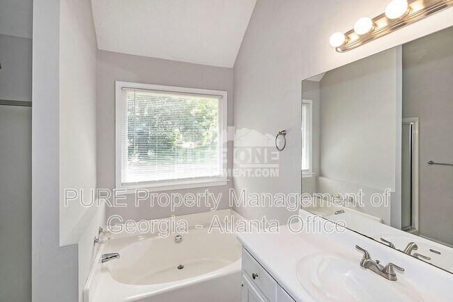 Building Photo - 52 E Boxwood Dr SE