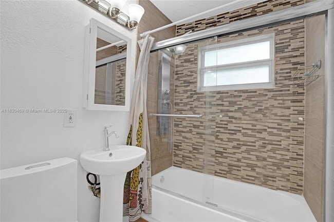 Building Photo - 3431 NW 5th Pl