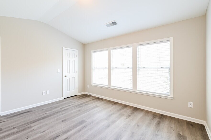 Building Photo - 1010 Annazanes Ct