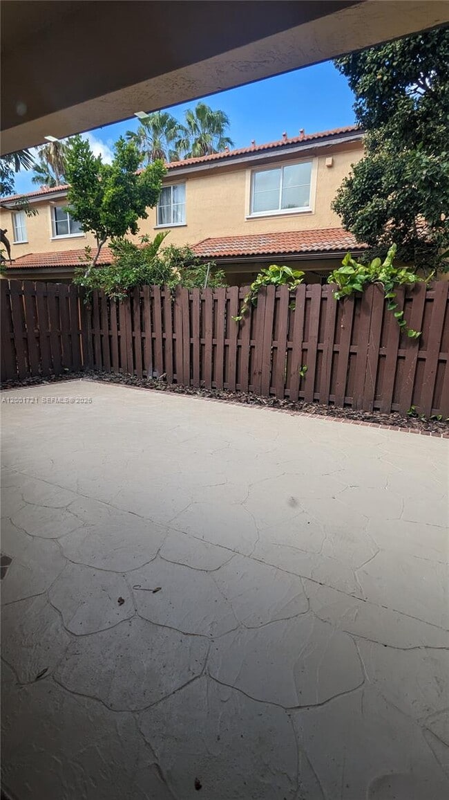 Building Photo - 213 E Forest Oak Cir