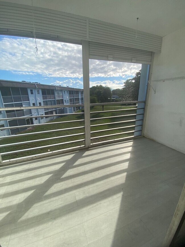 Building Photo - 2200 Springdale Blvd