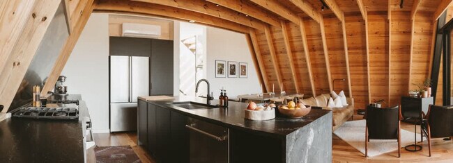 Building Photo - 503 NW D St