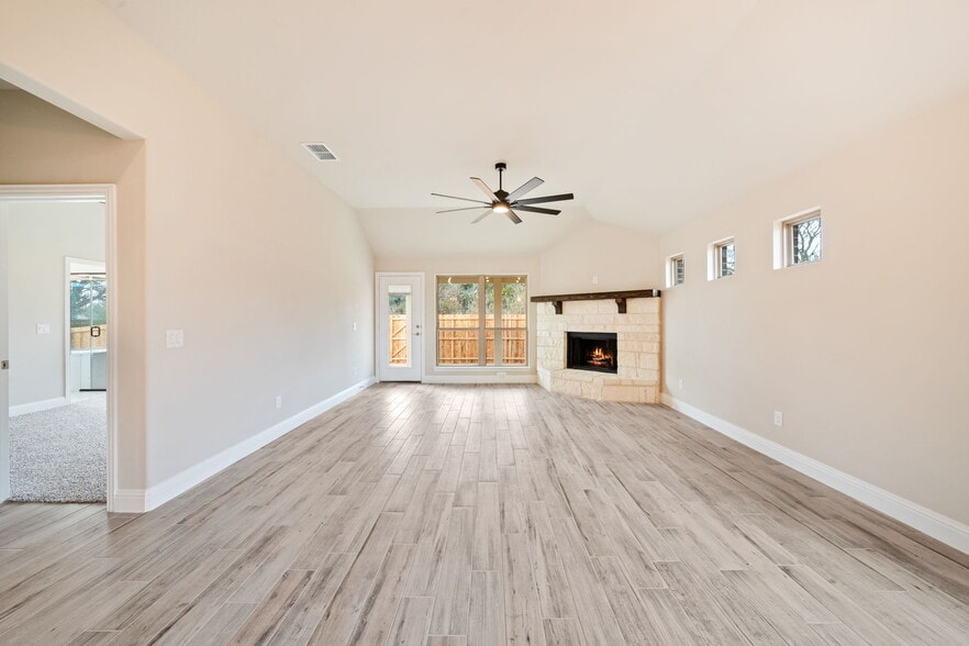 Building Photo - 612 Kyle Dr