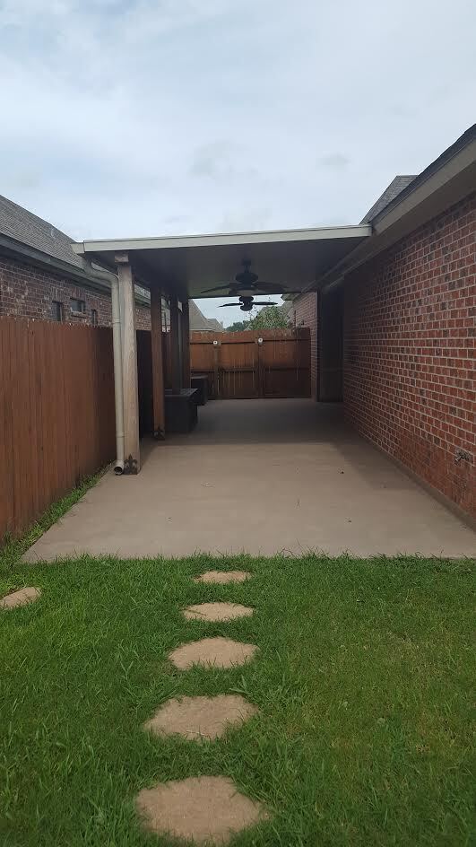 Building Photo - 502 Doloria Dr