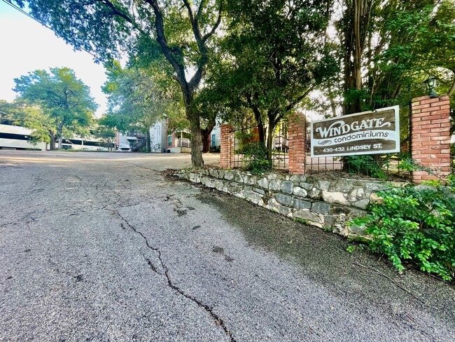 Building Photo - Gorgeous Condo, 2 Bedrooms/2 Balconies/2 Bathrooms - WALK TO CAMPUS! - Reduced Deposit