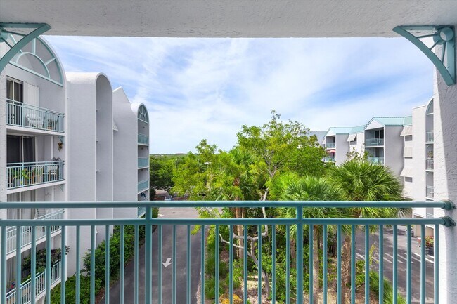 Building Photo - 2 Bedroom 2 Bathroom in the Salt Ponds Con...