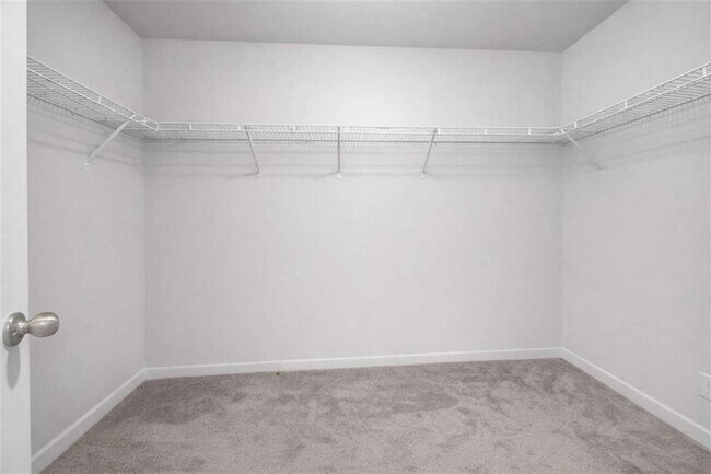 Building Photo - 925 Lakehaven Ln