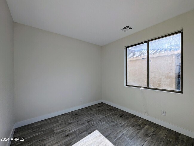 Building Photo - 15432 W Tasha Cir